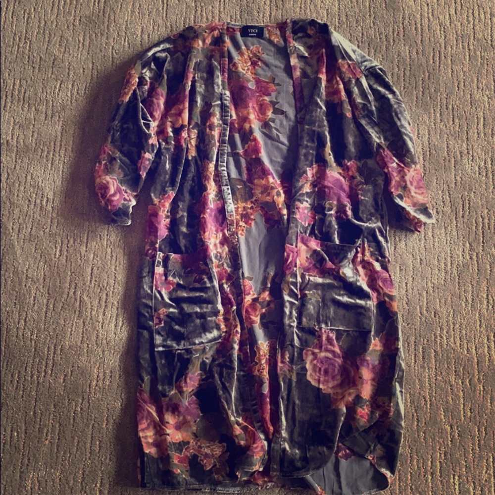 Vici Floral Kimono